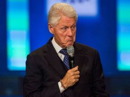 Clinton señaló que los ataques ´’carecen de hechos , si gana la candidatura ‘tendrá que afinar un poco más sus críticas’. AFP / A. Burton