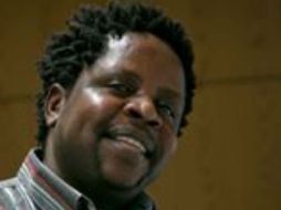 El autor sudafricano ha escrito diversas obras como Many Rivers y Running With Mother. FACEBOOK / cmlalazi