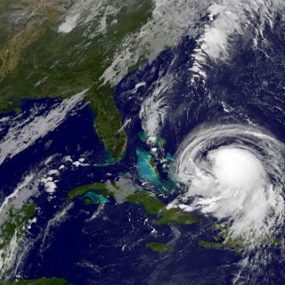 'Joaquín' se convierte en huracán cerca de las Bahamas