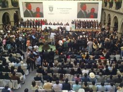 Frente a la concurrencia, agolpada en el palacio municipal, Lemus afirma que privilegiará el crecimiento ordenado del municipio. EL INFORMADOR / E. Barrera