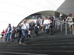 Al sonar la alerta sísmica, el personal que se encontraba en el Senado fue desalojado del recinto. NTX / I. Hernández