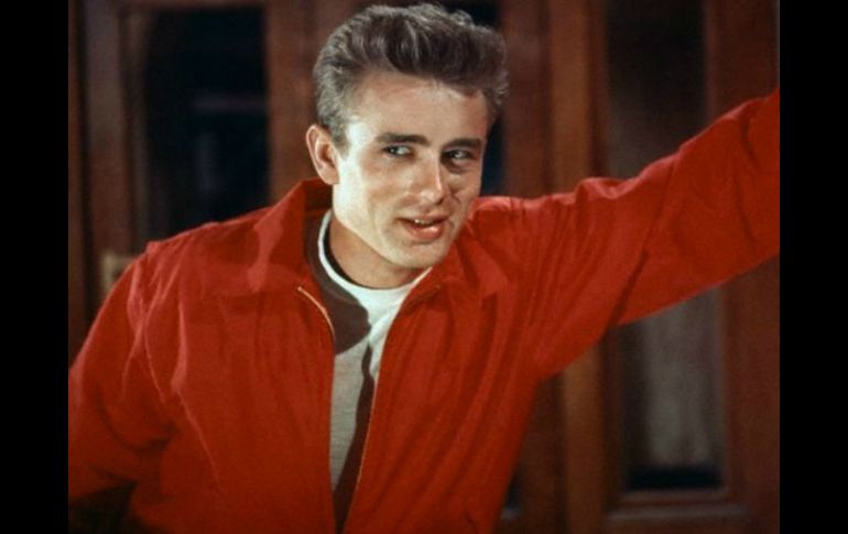 James Dean falleció en un accidente automovilístico en 1955. ESPECIAL / Warner Bros. Pictures