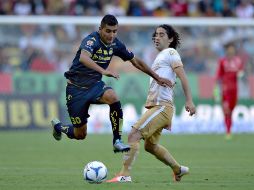 Acción del partido entre Monarcas y Pumas en el estadio Morelos. MEXSPORT / I. Ortiz
