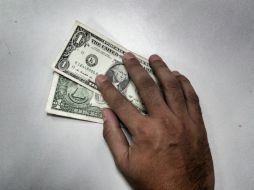 Estiman que este jueves el tipo de cambio cotice entre 16.80 y 16.95 pesos por dólar. EL INFORMADOR / ARCHIVO