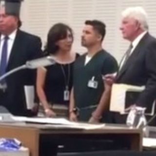 Circula video de Larry Hernández esposado frente al juez