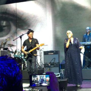 Caifanes y Eugenia León se avientan un 'palomazo'