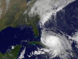 El ojo del huracán se ubica a 70 kilómetros al suroeste de la isla de San Salvador en las Bahamas. AFP /