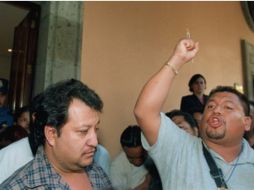 Los burócratas que lleven más de 10 años trabajando en el gobierno de Guerrero tendrán un aumento de 8 por ciento; levantarán el paro. EL INFORMADOR / ARCHIVO