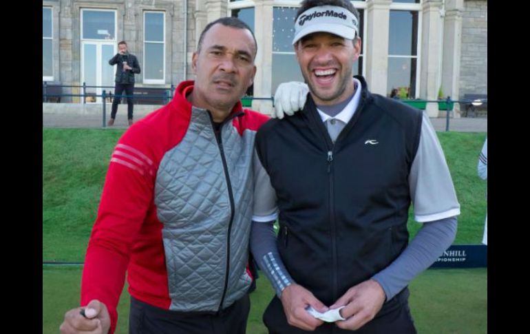 Aquí, Ballack con el holandés Ruud Gullit. TWITTER / @dunhilllinks