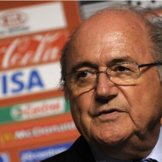 Patrocinadores de la FIFA reclaman renuncia inmediata de Blatter