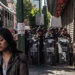 Encapuchados vandalizan estación de Metrobús