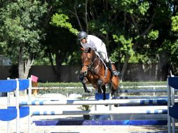 Rodrigo Gómez Vivanco y 'Piola' el cronógrafo en los 28.31 segundos tras un recorrido sin faltas, en la prueba a 1.20 metros. EL INFORMADOR / P. Franco