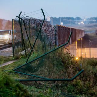 El Eurotúnel suspende su servicio por la entrada de refugiados
