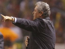 'Vuce' no salió contento pese al 2-1 a favor. AP / ARCHIVO