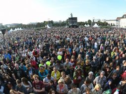 La manifestación fue realizada por varias ONG de ayuda a los migrantes bajo la consigna ''¡Bienvenida a los refugiados!''. EFE / H. Oczeret