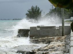 ''Joaquín'' ha dejado inundaciones y graves daños en Las Bahamas; se espera que llegue debilitado al Atlántico Norte. EFE / D. Smith
