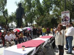 Martí Batres toma protesta a miembros de comités de base de Morena en la delegación Cuauhtémoc. SUN / L. Godínez