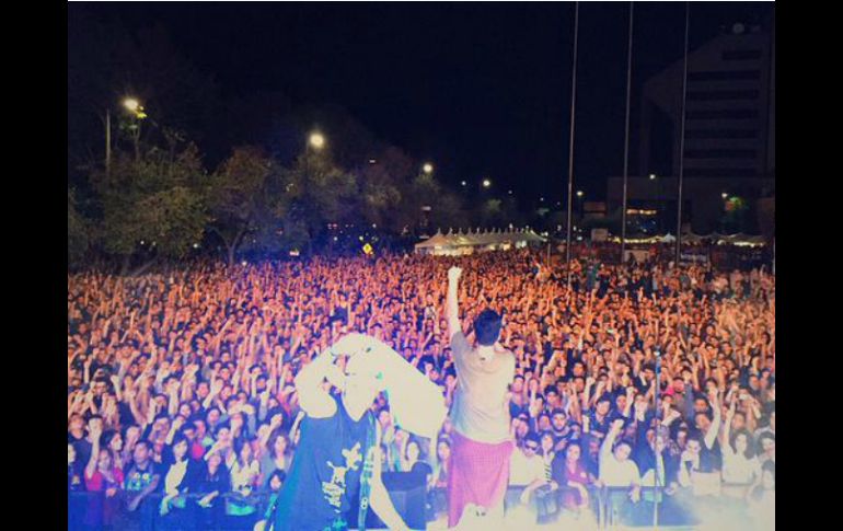 Su energía y sonido electrizante en el escenario conquistaron y contagiaron de alegría al público de Tijuana. TWITTER / @KinkyTheBand