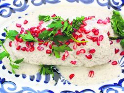 Chile en nogada. Platillo dueño de los colores patrios y de un mar de sabores. NTX /