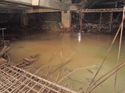 Como alberca. Desde el primer semestre había filtraciones en algunos niveles del estacionamiento del Mercado Corona. EL INFORMADOR / R. Tamayo