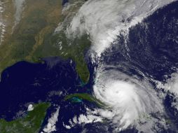 La tormenta estaba a 340 km al suroeste de Bermudas el domingo y tenía vientos sostenidos máximos de 185 kilómetros por hora. AFP / HO