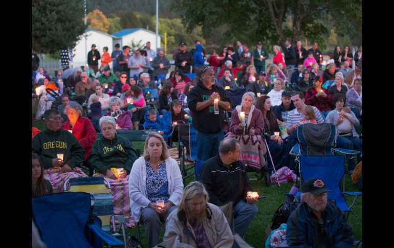 Realizan una ceremonia de oración para recordar a las víctimas del tiroteo. AFP / ARCHIVO