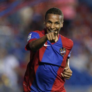 Villarreal cae, pero sigue de líder