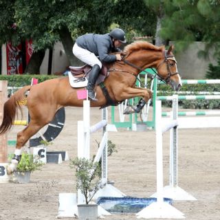 Augusto José Marc triunfa en el Jockey Club