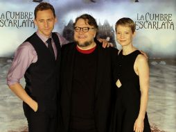 El director mexicano posa junto a los actores durante la presentación de la película en Barcelona. EFE / A. Estévez