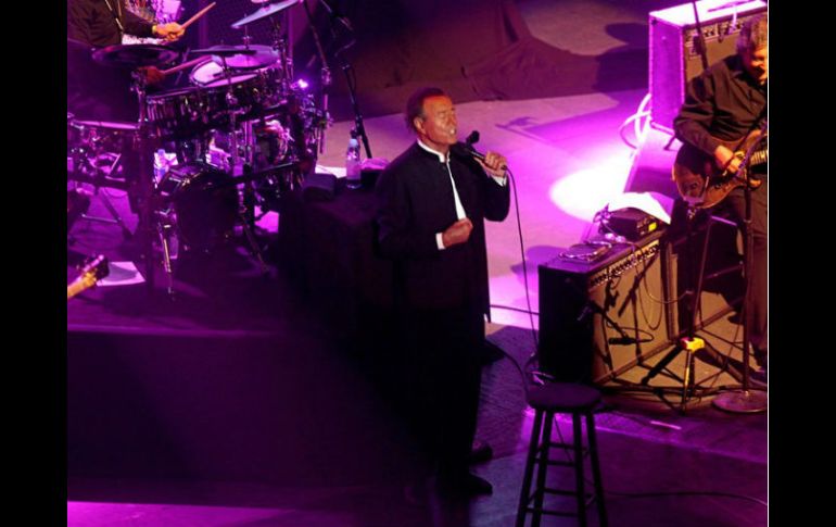 De hecho el 25 de septiembre, -día que se publicó su nuevo material-, Guadalajara fue la primera plaza que visitó el intérprete. EL INFORMADOR / ARCHIVO