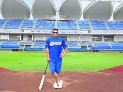 El jugador más valioso de la temporada 2014-2015 de la Liga Mexicana del Pacífico, José Manuel Rodríguez, posa en el Estadio. EL INFORMADOR / A. Hinojosa