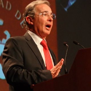 Fiscalía colombiana pide investigar a ex presidente Uribe por masacre