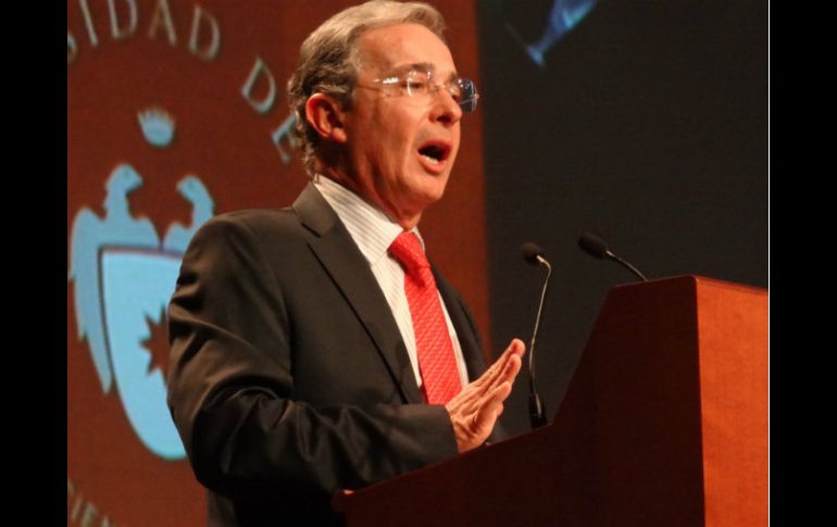 Uribe asegura ser víctima de una persecución política de la justicia y del presidente Juan Manuel Santos. NTX / ARCHIVO