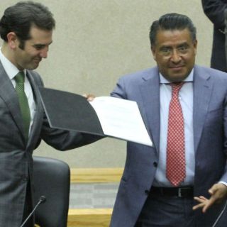 Morena acusa de 'complot' de tribunales para frenarlo
