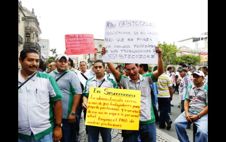 Los empleados realizaron un paro de labores este martes lo que provocó afectaciones en el servicio de cinco rutas. EL INFORMADOR / E. Barrera