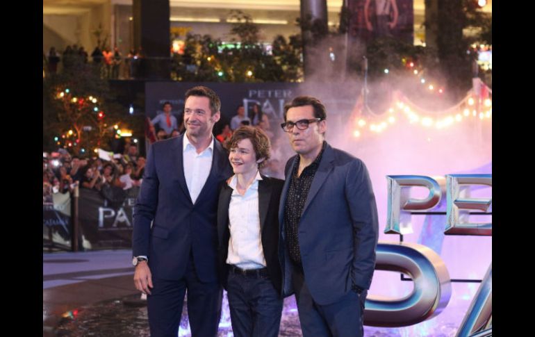 Los actores australianos Hugh Jackman (i) y Levi Miller, y el director Joe Wright. EFE / S. Gutiérrez