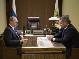 Durante una reunión entre Putin y Shoigu, se resaltó la alta eficacia de los ataques rusos en Siria. EFE / A. Nikolsky