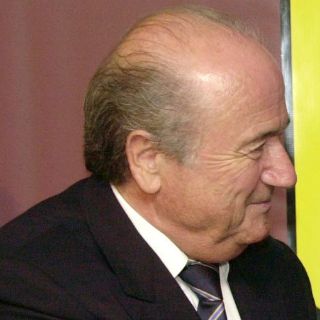 La FIFA se reúne para decidir sobre Blatter y Platini