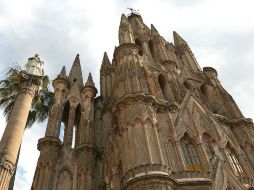 Empieza por tomarte todas las fotos posibles en la Parroquia de San Miguel Arcángel. EL INFORMADOR / ARCHIVO