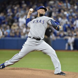 Gallardo triunfa con los Rangers