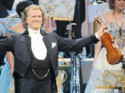 André Rieu estará acompañado por la Orquesta Johan Strauss integrada por alrededor de 50 miembros. ESPECIAL /
