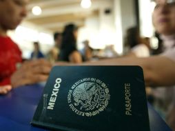 Por el momento se emiten seis mil pasaportes diarios, a pesar de que no se entregan el mismo día, como ocurría antes de la falla. EL INFORMADOR / ARCHIVO