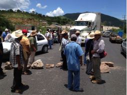 Los policías comunitarios y los comisarios municipales instalaron retenes en las salidas y entradas del poblado. NTX / ARCHIVO