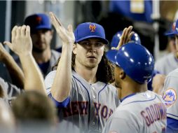 DeGrom trabajó siete episodios completos, permitió cinco imparables, dio una base y ponchó a 13 rivales. AP / G. Bull