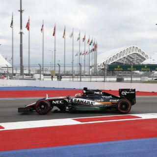 'Checo' Pérez espera sumar puntos en Sochi