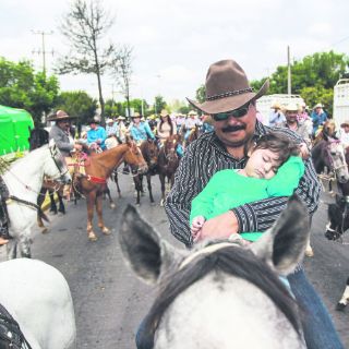 Miles de jinetes participan en cabalgata
