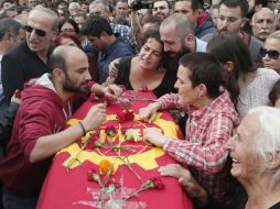 El Pontífice invoca la fortaleza divina y paz para los familiares. EFE / S. Suna