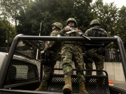 Aseguraron cinco armas largas, cargadores, cartuchos y una camioneta, puestos a disposición del Ministerio Público de la Federación. AFP / ARCHIVO