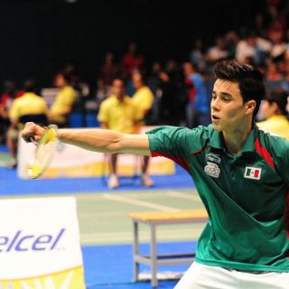 Jaliscienses conquistan oros en bádminton