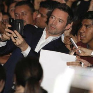 Hugh Jackman celebra cumpleaños y estreno de 'Peter Pan'